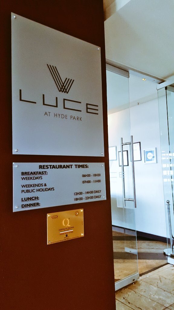 neo_mbo's tweet photo. What a perfect pair! Luce &amp; Autograph Gin taster menu. #SSHydePark. #TsogoAutographTasting @tsogosun @AutographGin https://t.co/8rXx27XF1A