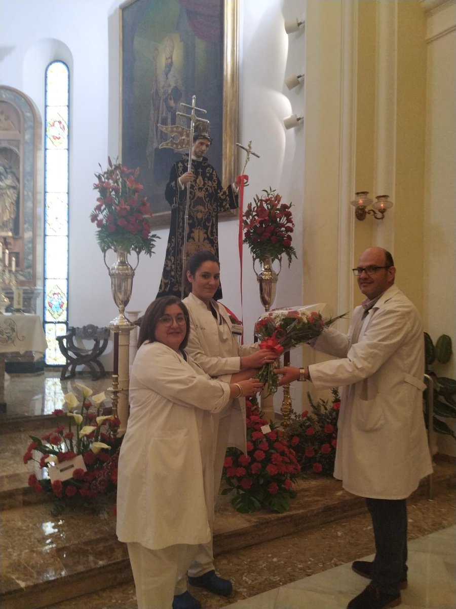 HTmedica's tweet photo. Con motivo de la festividad de #SanJuandeDios que se celebra mañana, hoy nuestras compañeras de #HTressalta, en representación de todo el #EquipoHT, han participado en la ofrenda floral en honor al santo en el @HSJDCordoba 💐 #CórdobaESP #HealthTime #radiología #salud https://t.co/uVJmiwsFmS