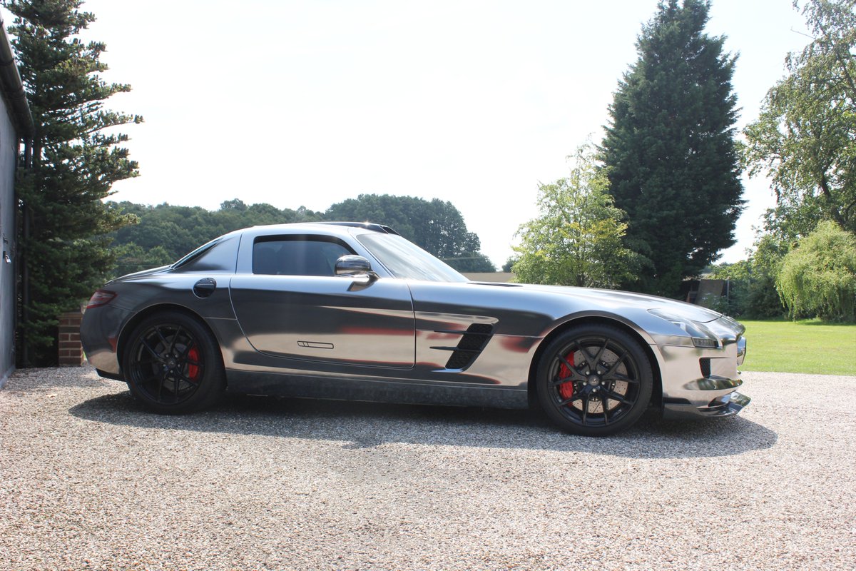 PremierWraps's tweet image. Throwback to one of our favourite wraps! A full black chrome wrap, to make this one of a kind Oakley Design Automotive Mercedes SLS stand out from the crowd. 

#premierwraps #premiersigns #photooftheday #carsofinstagram #layednotsprayed #paintisdead #throwbackthursday #Merc #SLS