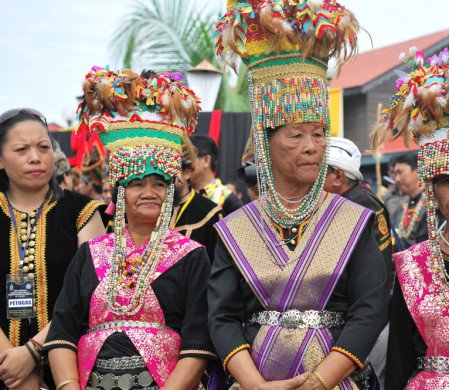 The bobolian or bobohizan are ritual priestesses of Sabah. Exclusively women, they recite chants in an archaic language and act as intermediary between humans and spirits. There are less than 10 left today, as young Kadazan-Dusun adopt monotheistic religions #FolkloreThursday
