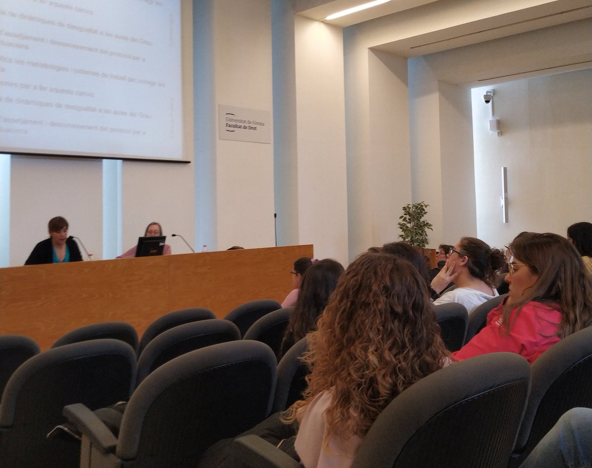 MirentxuJordana's tweet photo. Escoltant els interessants resultats de l’informe de diagnòstic sobre la perspectiva de gènere als graus de @cpoliticaudg i @CriminologiaUdG presentats per Maria de la Fuente #8mudg #donesvisibles https://t.co/5kX0RHIR7u