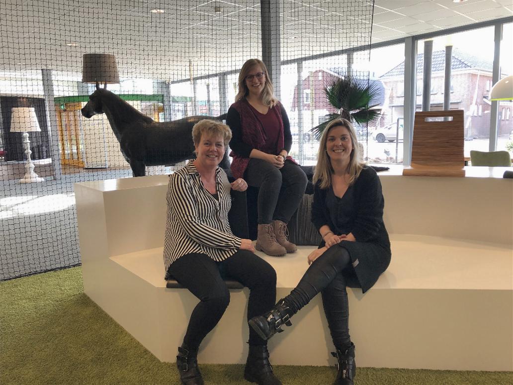 Bij Boerhof besteden we veel aandacht aan kleurgebruik. Onze interieurontwerpsters Erna, Inge en Mariëlle zijn hierin gespecialiseerd en leggen uit hoe zij te werk gaan. Lees de blogpost hier: boerhofprojectinrichters.nl/kleurgebruik #boerhof #blog #projectinrichting #kleurgebruik