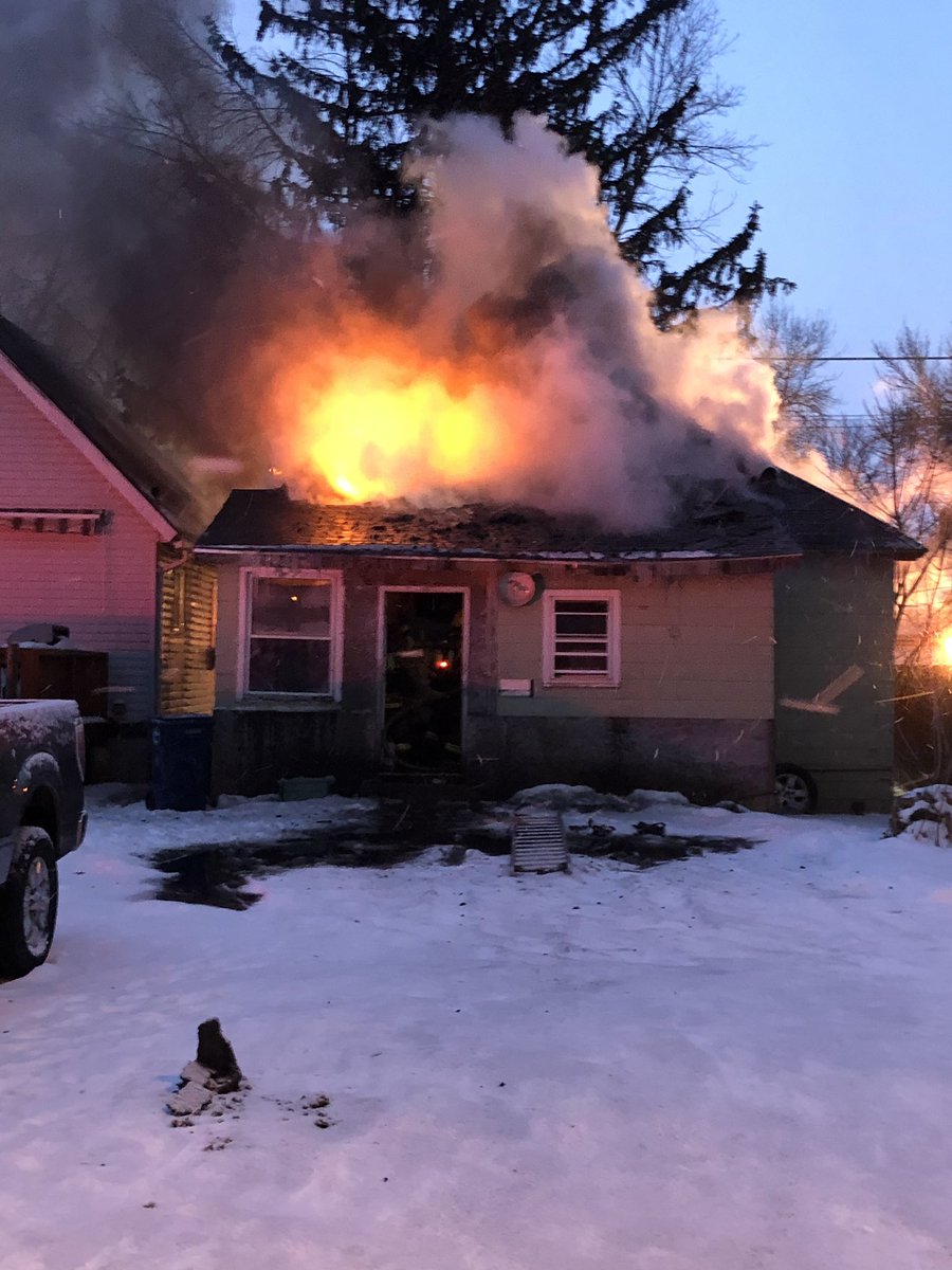 NfAngels's tweet photo. Structure fire at 1712 Pierce Ave. unknown at this time will cause the fire. Fire underneath investigation at this time Will update later when we have more information https://t.co/rZWWzn3WiJ