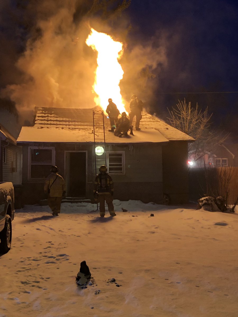 NfAngels's tweet photo. Structure fire at 1712 Pierce Ave. unknown at this time will cause the fire. Fire underneath investigation at this time Will update later when we have more information https://t.co/rZWWzn3WiJ