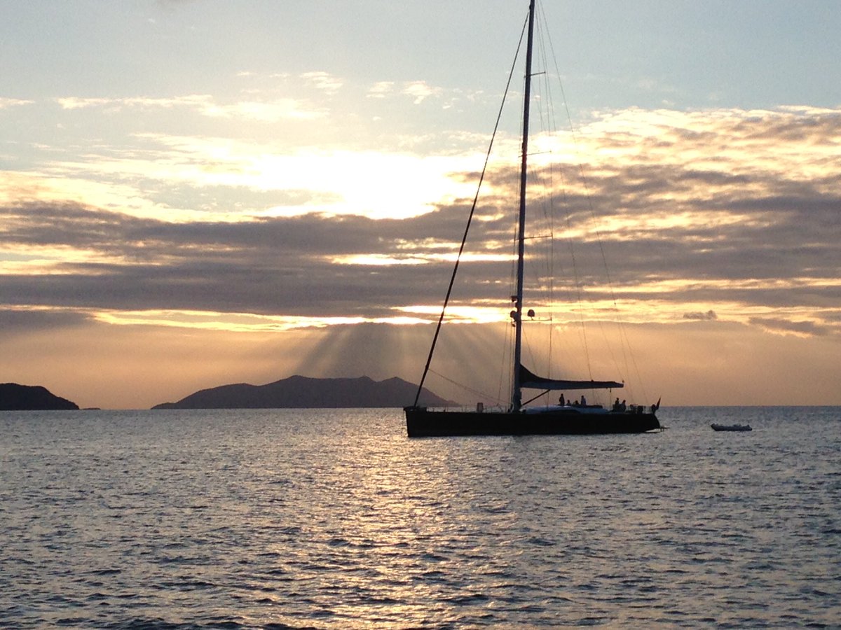 DeanKenKeen's tweet photo. The EmoryGoizueta Advanced LeadershipAcademy2019 sets off on their capstone experiential leadership trip aboard 50’ sail boats in the BritishVirginIslands. Team work and leadership put to the test to provide a dynamic learning opportunity for these future leaders #EmoryGoizueta https://t.co/wQfTz31iac