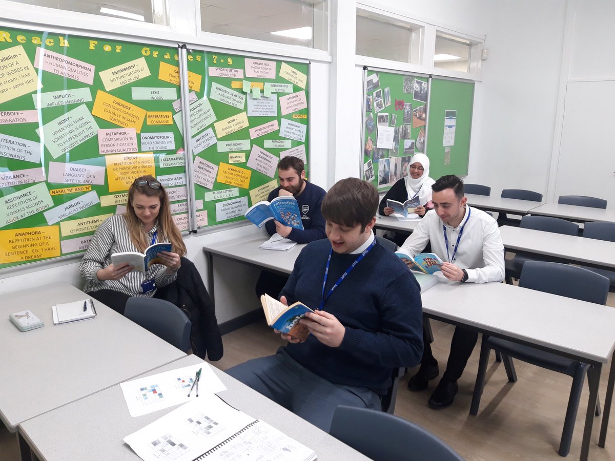 Good to see our #PGCEstudents from @UniRdgsecondary dropping everything and reading for #WorldBookDay