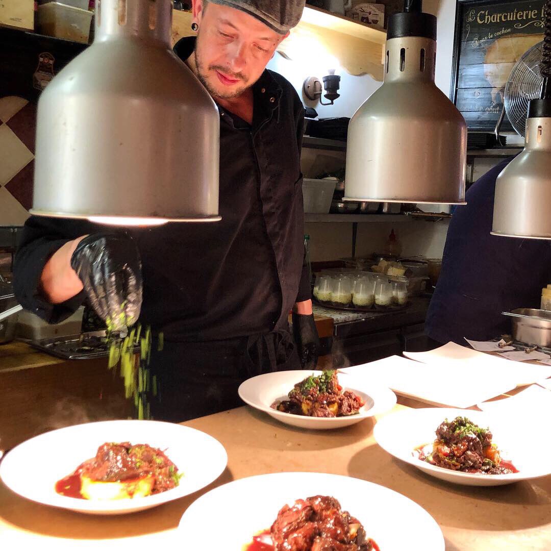 terroirdivin's tweet photo. 👨‍🍳 Ce midi chez #TerroirDivin !

🍽 Velouté de champignons de Paris, daube de bœuf au vin rouge et polenta, ou encore tarte au citron revisitée... 

Découvrez toutes nos suggestions du jour 👉 https://t.co/X9J3BDiAPO

#MaitreRestaurateur #RestaurantNice #Nice06 https://t.co/16GP7QT9CZ