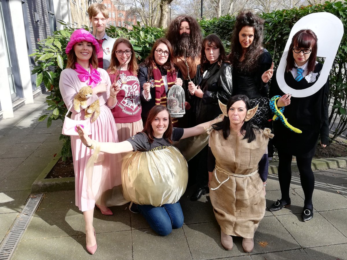 lauramflinn's tweet photo. Happy World Book Day from @Literacy_Trust⚡🤓🧙! If you're celebrating reading with your family today, why not donate to us and help other children across the UK fall in love with books? ❤📚 https://t.co/HZ7jYY71Su https://t.co/TmTzAw1ou3