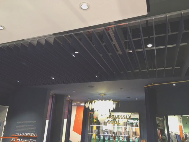 PraxisLimitedUK's tweet photo. @PraxisLimitedUK collaborated @DalzielandPow &amp; #GreenfieldContractingLtd, on a bespoke solution for @officialskopes @westfieldlondon Drop Paper® banners hanging in from a suspended ceiling, our final installation can be seen in the images below. #banners #graphics #print https://t.co/dc2SOz1qfr