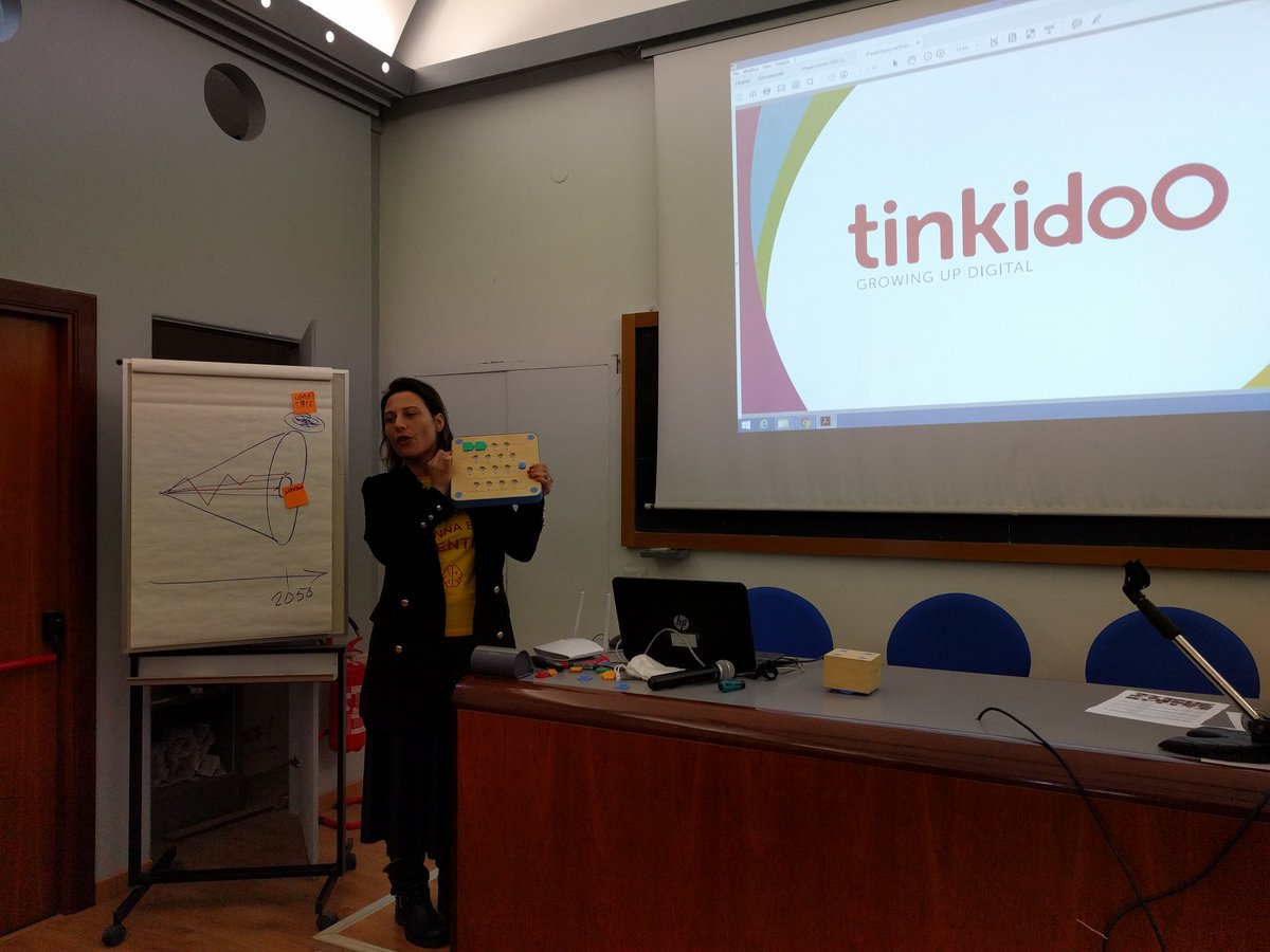 Stoa_bs's tweet photo. Ricordate #Hackathon2018? E' passato solo un anno e rimane vivo il ricordo di un'esperienza coinvolgente con una serrata staffetta di seed talk, idee di innovazione e il desiderio di replicare eventi simili @Stoa_bs #masterstoà #startup #future https://t.co/Y8WVkpE2HR