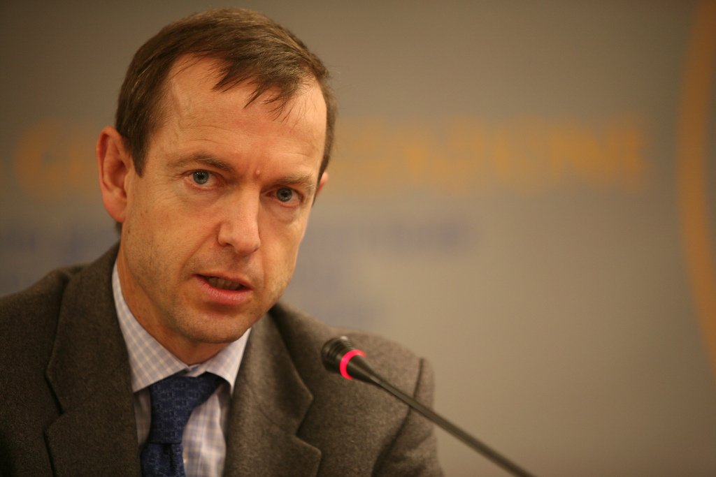 PubAffairsEU's tweet photo. [Opinion] #Treade: "As part of its effort to contain its main global rival, the #US is trying to secure the power to prevent the #UK and the #EU from so much as negotiating trade agreements with #China" said D. Gros | Project Syndicate https://t.co/RE7vInEAe4 https://t.co/rPrYO0wBlb
