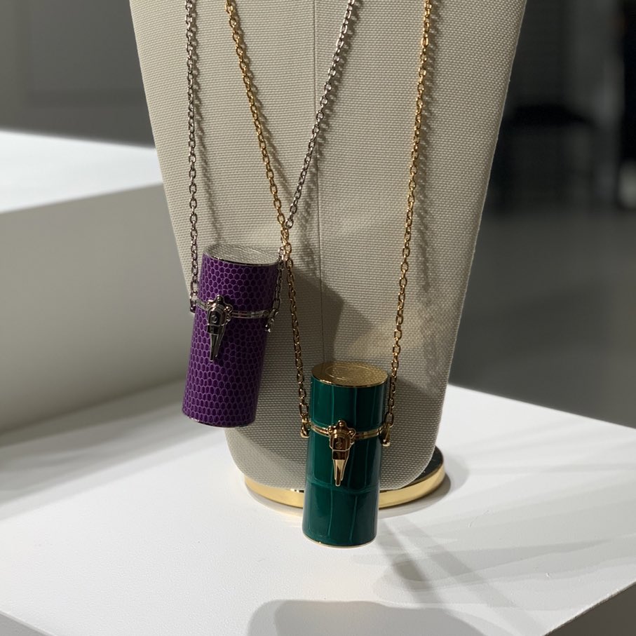 希少!残り僅か【LOUIS VUITTON】ネックレス リップケース FASHIONSNAP on X:
