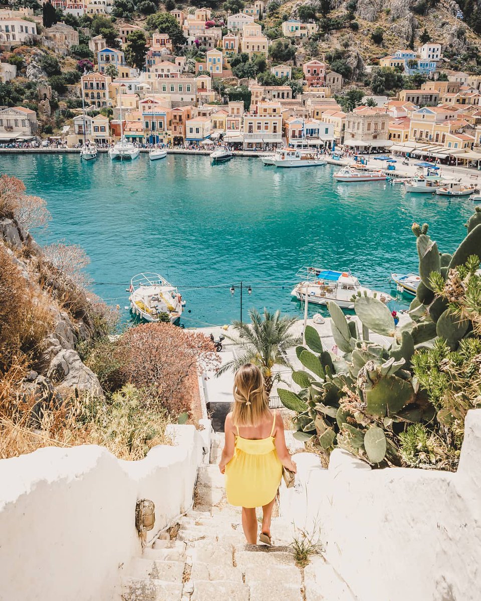 🎨 Bold, bright, primary colours jump out to meet when you enter the port of #Symi...like a painting from one of the great masters!😉 #AegeanLikeNoOther | #RegionOfSouthAegean
~~~~~~~~~~~~~~~~~~~~~~~~
📸 @ tom.ella.moments (via IG) 🙌
