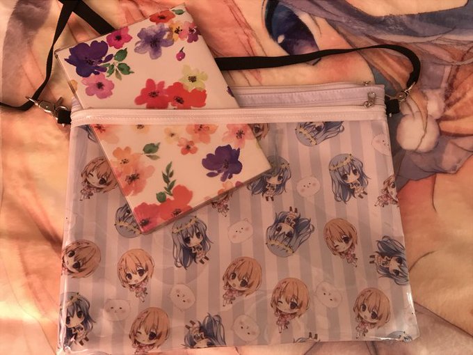 チノちゃんのショルダーポーチの写メ～。クリアポケットはこんな感じで中が見えて便利です! 