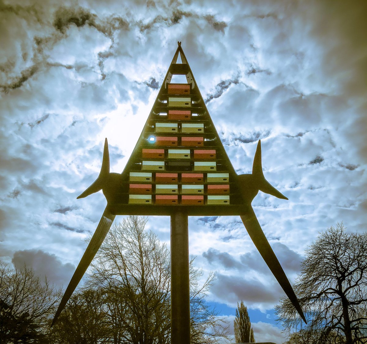 The amazing new Swift Tower in @OxUniParks that has a full 24 brand new nest boxes! Hopefully see lots of swift activity here this summer.
@SaveourSwifts @Natures_Voice @RSPBUrban @BirdwomanT #wildlife #oxfordswiftcity #swiftconservation