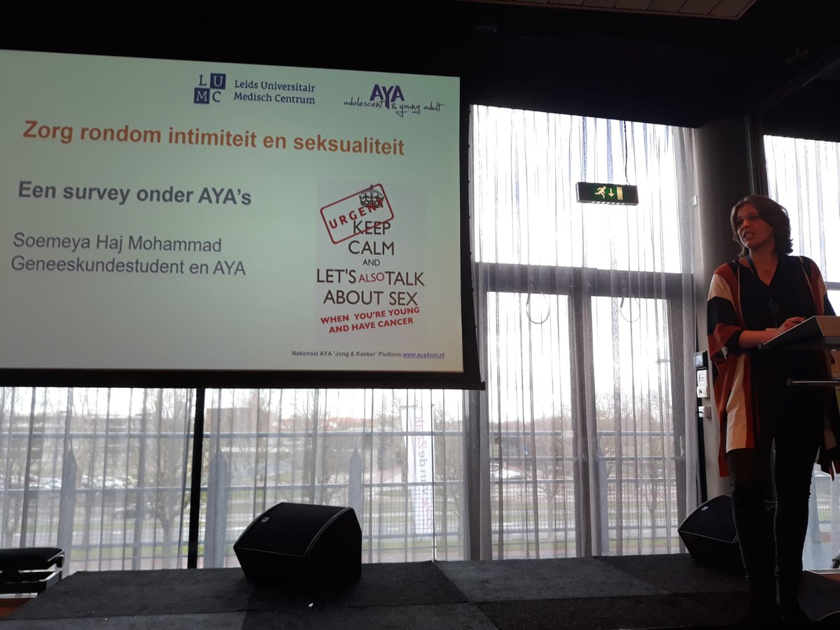 <a href="/henkelzevier/">Henk Elzevier</a> houdt zijn presentatie tijdens het <a href="/SPACE4AYA/">SPACE 4 AYA</a> @AYA4net congres. Op de andere foto zie je Soemeya die haar verhaal doet.
#sickandsex #AYAzorg #aya #ayacongres