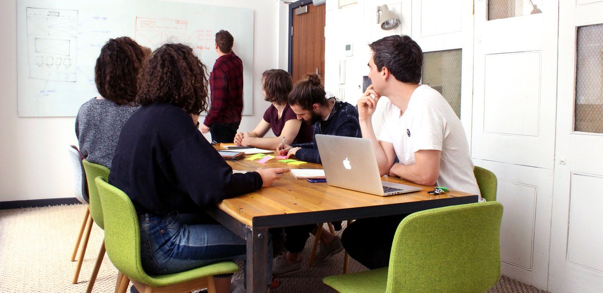 We are looking for a Senior Ecommerce Consultant to join our team to help us apply best-in-class solutions to our existing and new client base of luxury, fashion, beauty and lifestyle brands. limesharp.net/careers/senior…