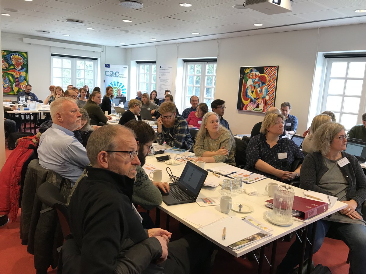 DortheSelmer's tweet image. I dag og i morgen holder #Kystdirektoratet og #C2CCC i fællesskab et kursus for kommuner med kystansvar. Det er en opfølgning på de kurser, direktoratet holder i f m overdragelse af kystansvar til kommunerne. Det er et aktivt hold deltagere.