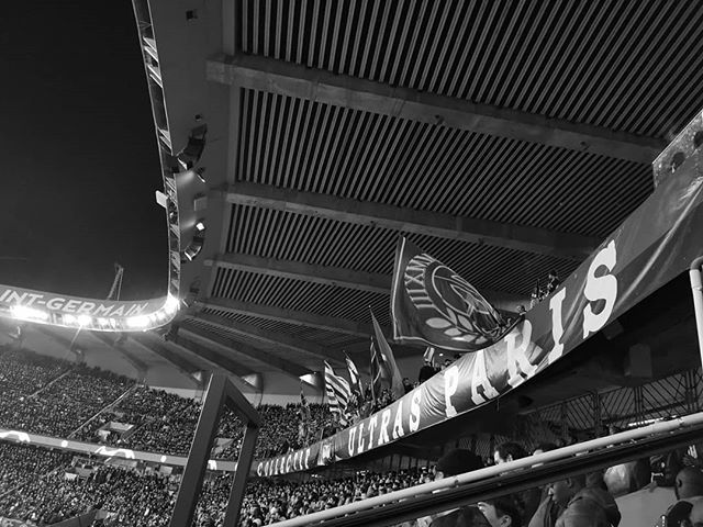 linh_trg's tweet photo. Paris reste magique #psgvsmanchesterunited #championsleague #huaweishot https://t.co/5fuSoYa8Sj https://t.co/EBaWxaJbos