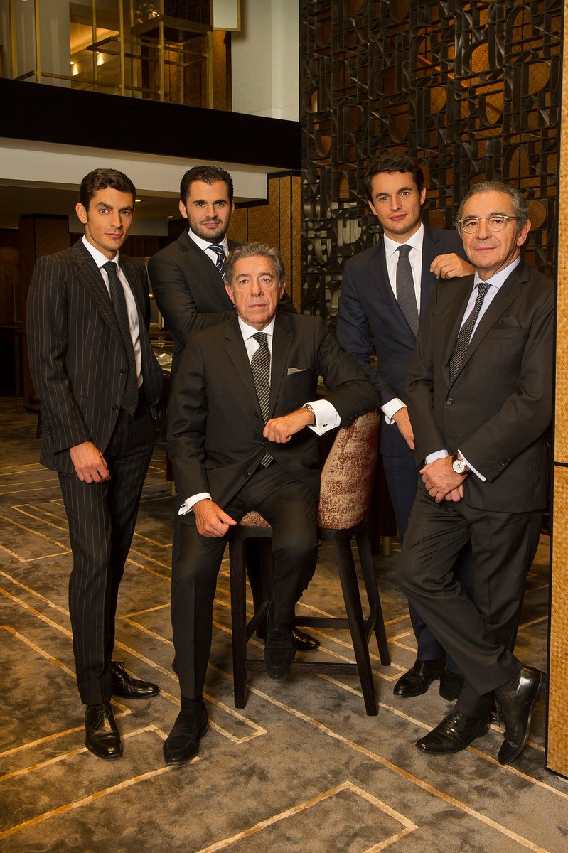 adefammadrid's tweet photo. Hoy en #PremiosADEFAM19; Grupo Suárez (@JoyeriaSuarez y @aristocrazy) recibe el Premio Familia Empresaria. Esta empresa es un referente de la alta joyería en España, por su capacidad de innovación y transformación en sus 80 años de historia. https://t.co/HXMTjzqKYU https://t.co/MhZfRn67Uu