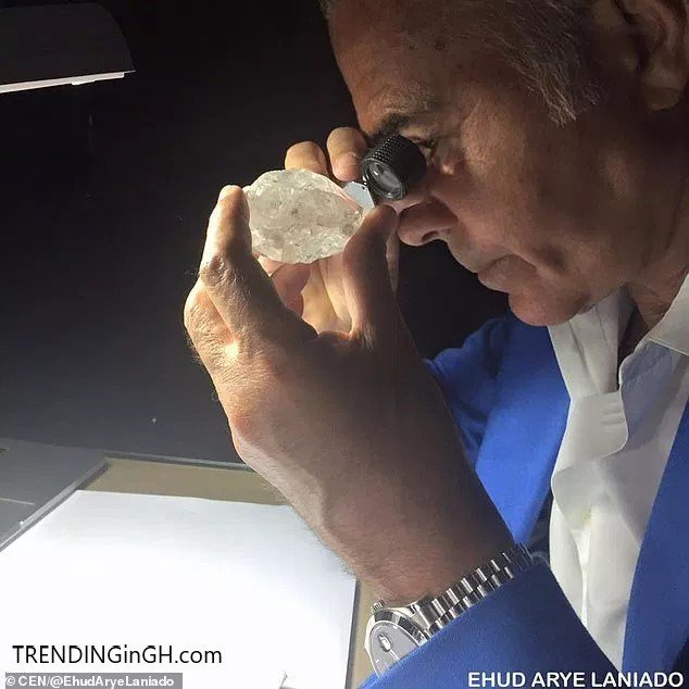 Updates_Base's tweet photo. Billionaire Diamond Trader Dies During Penis Enlargement Surgery https://t.co/yjiAWje6FE https://t.co/kyj0VLM8Xg