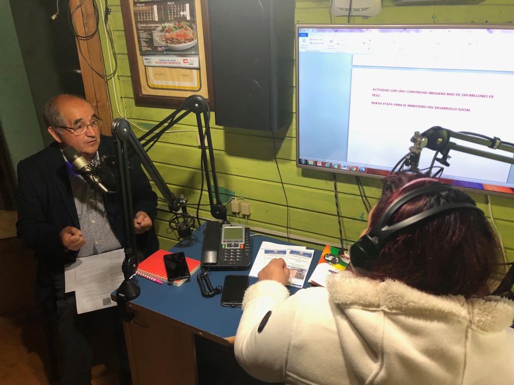MDSLosRios's tweet photo. 📌Seguimos difundiendo el trabajo que realiza el Gobierno de nuestro Presidente @sebastianpinera y liderado en #LosRíos por nuestro intendente @casenjojerez. A esta hora seremi @CarlosRolack conversa con Nicole de #RadioLosLagos🎙. https://t.co/dswOWVJIAC