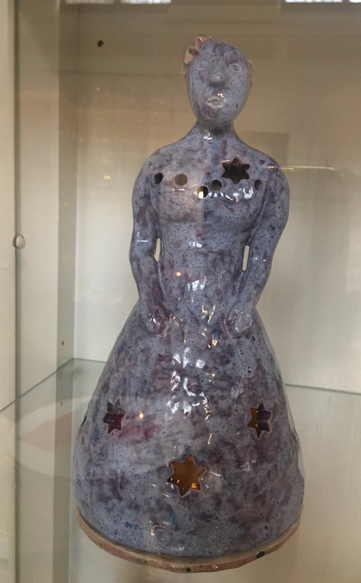 LexRutgers's tweet photo. Ik mocht in de kapel van Historisch Joris de opening van de expositie ‘zichtbaar?’ verrichten. Prachtig, intrigerend werk van deelnemers van @DOELDelft ihkv de week van de psychiatrie. Van schaamte naar trots en van kwetsbaarheid naar kracht! Komt dat zien! https://t.co/sIFV87JEeA