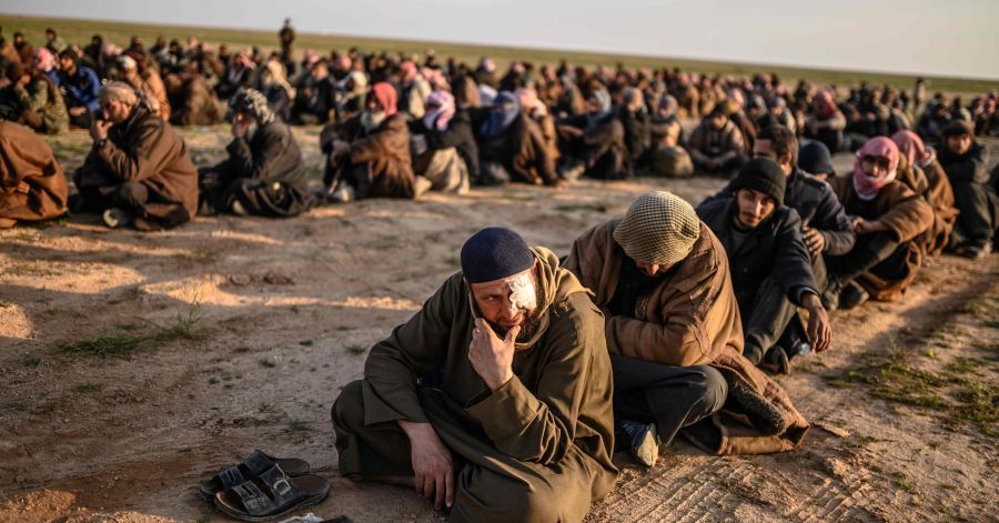 CEPArabic's tweet image. تحتجز القوات المدعومة من الولايات المتحدة في سوريا أكثر من 2000 من مقاتلي داعش المشتبه بهم ، على الأقل ضعف التقديرات السابقة. buff.ly/2UoO0Jp