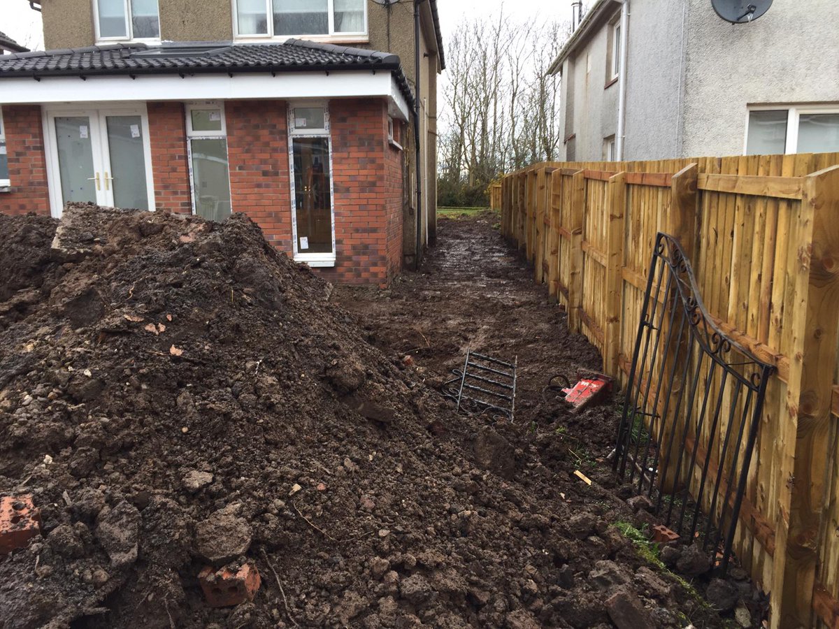 SDProjects's tweet image. Our building and paving squads are hard at work in all weathers.

After the completion of the single storey extension in Newton Mearns, the boys have moved outside.

Keep your eyes peeled for some beautiful after shots!!