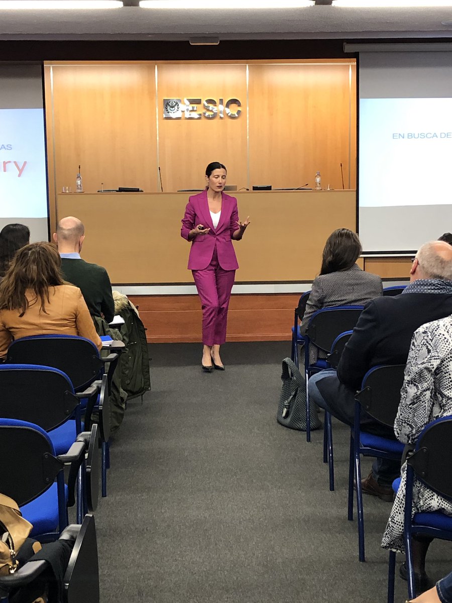 Las marcas usaban los #massmedia como driver con las audiencias. Las mismas reglas hasta hace diez años! Las marcas tenemos propios canales donde verter nuestros propios contenidos sobre una audiencia ya fidelizada. Esto supone un cambio de paradigma total.