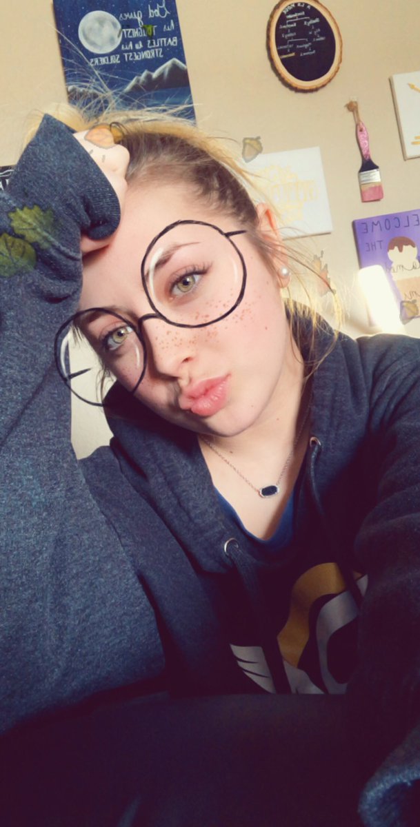 SHORTYPlE's tweet image. While I’m home, would anyone wanna watch me irl stream and just hang with you guys?