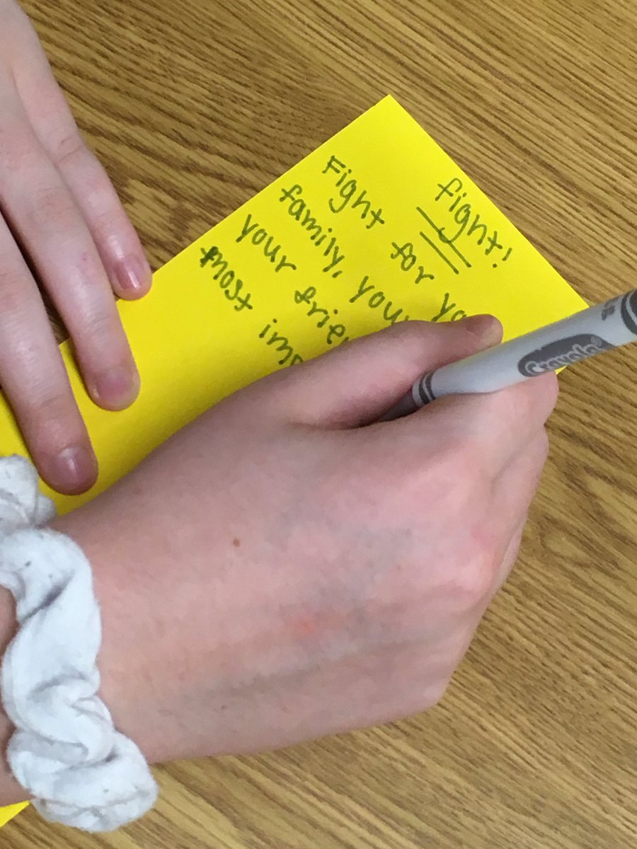 Extended Housing - writing notes of encouragement to the homeless 📝 #Memorialmakesadifference