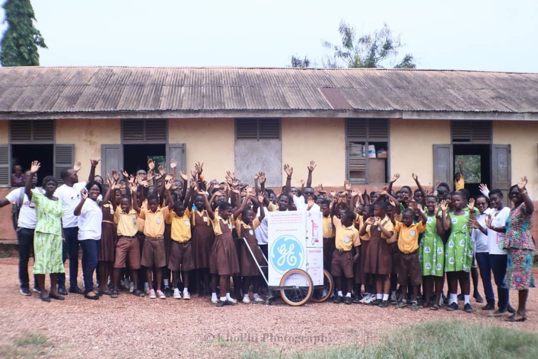 Vinyswan's tweet image. Empowering the next generation of digital innovators! #youngatheartgh  #LabAndLibraryOnWheels