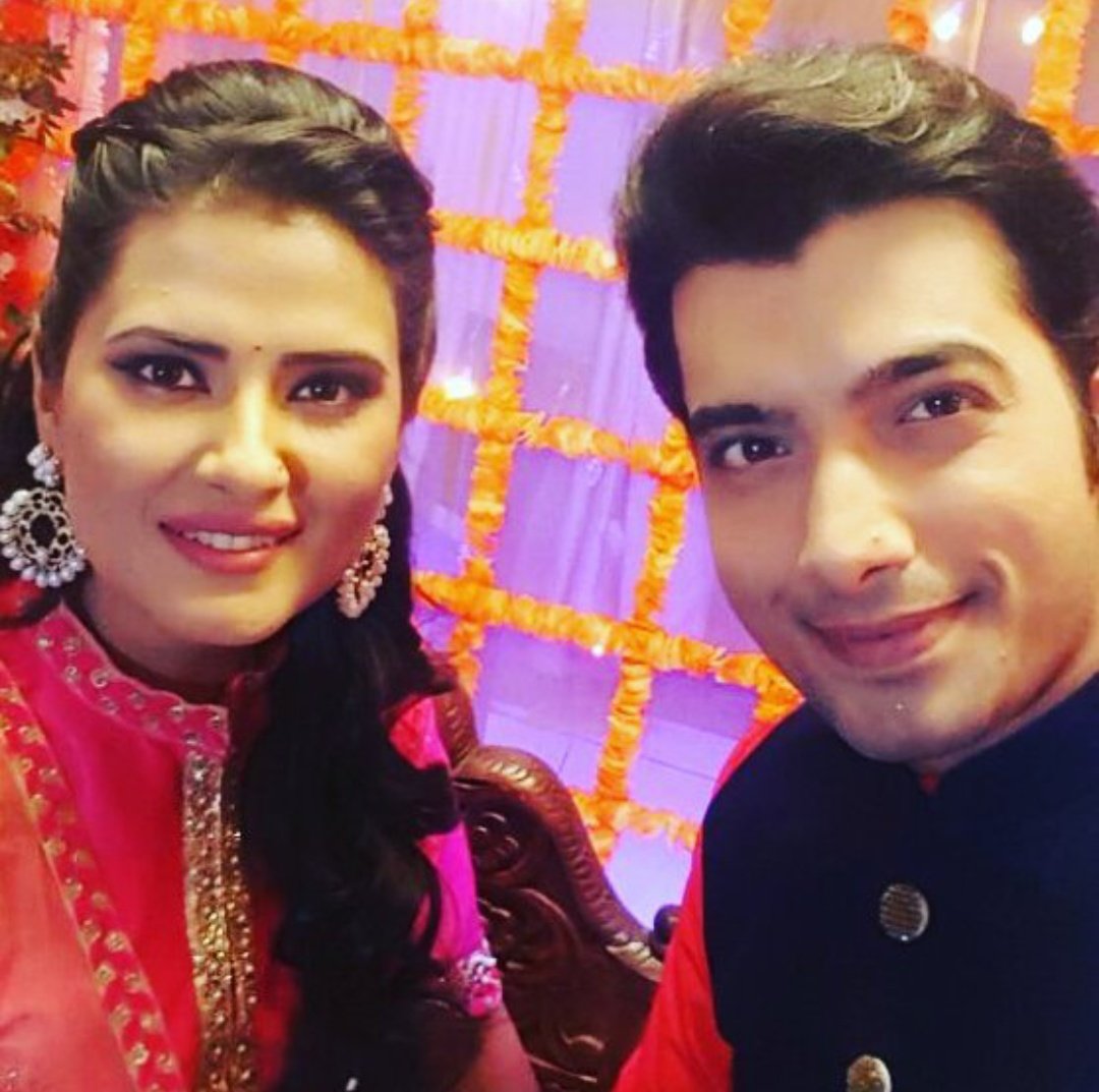 NehaS_23's tweet photo. #3YearsOfKasam ππππ https://t.co/QZla2t02pF