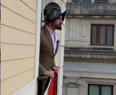 KludO_'s tweet photo. -¿Cuál es la velocidad media de una golondrina sin carga?
-¿Europea o africana? https://t.co/CVGRHzFZA2