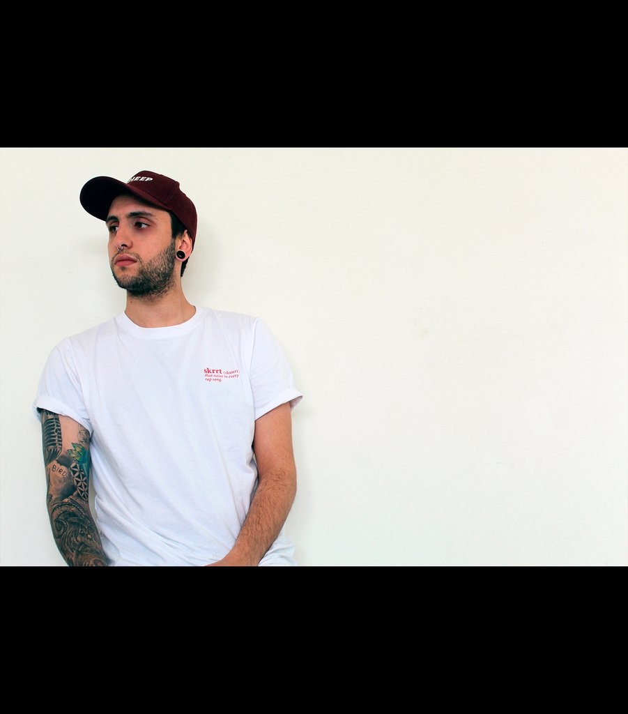 alexoclockmusic's tweet photo. dumbass king
.
.
.
.
#asheep #hiphop #ableton #lloretdemar #basshouse #trap #twerk #sttrop #electronicmusic #dubstep #drink #lights #ladylena #managment #housemusic #love #beat #spotify #buygore #apple #party #producer #dj #music #tattoo #followme https://t.co/9MidbAsMP8