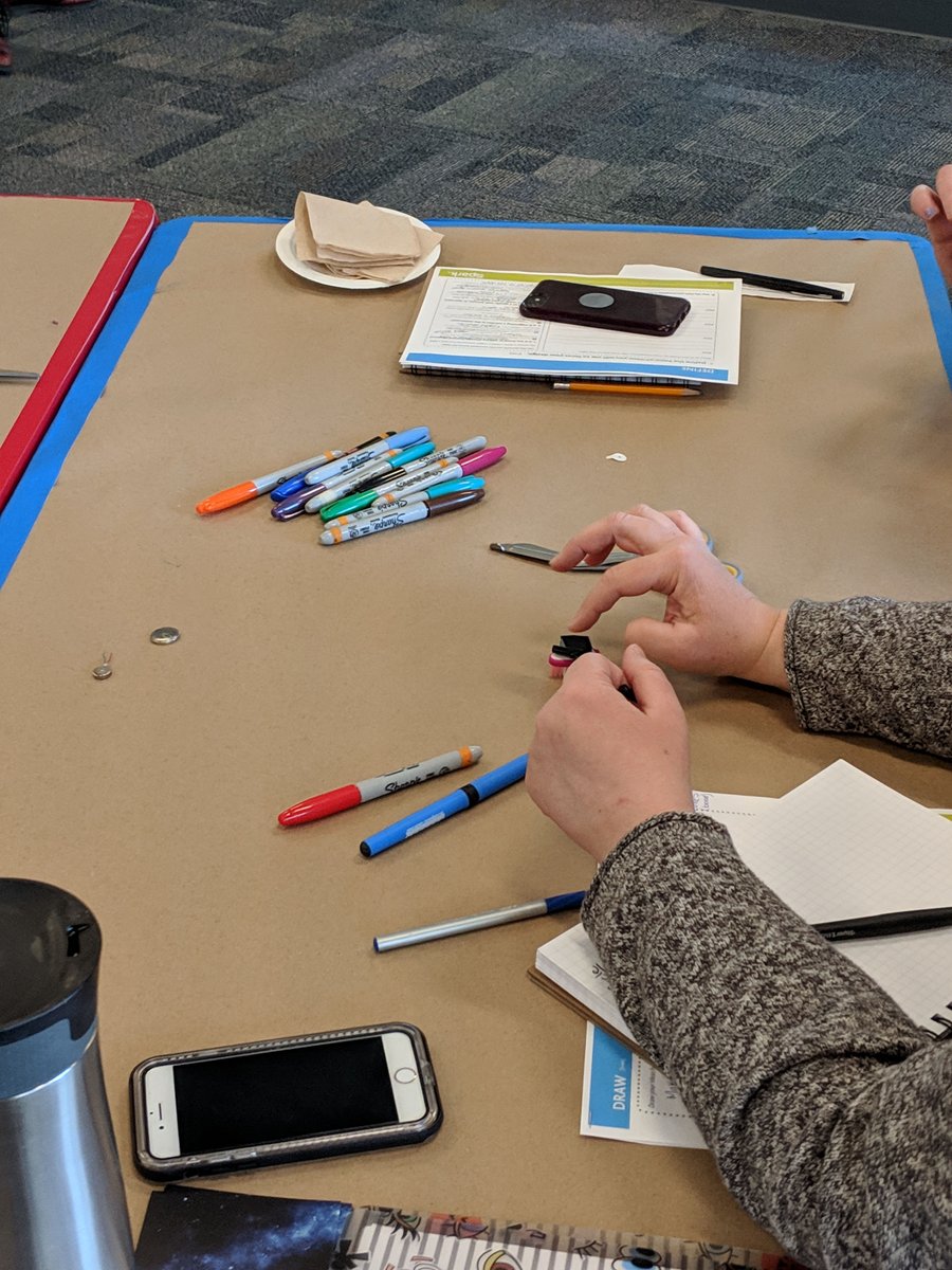 TELUS_Spark's tweet image. 🙌 @TELUS_Spark and our @SparkShiftLab crew is in Medicine Hat today with tools to empower education professionals with design thinking. We&apos;re getting hands-on with science and building moving brush bots! #SparkShiftLab