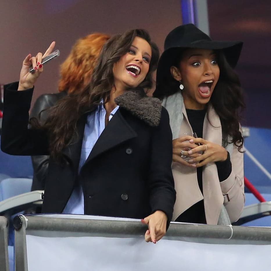 DailyMalikaM's tweet photo. #CrazyGirls J'adore la tête de @floracoquerel sur cette photo ahah ! 😅
@MenardMalika https://t.co/RtbMl4h94l