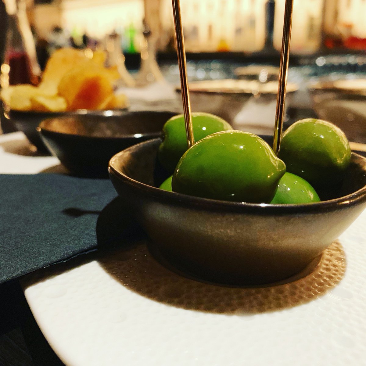 CuisineistConf's tweet photo. Attention to detail.. imported olives from Italy. Nightcap! Third  stop of the night on #ElainesBirthdayMonth @mrcocolv #mrcocolv #cocktails @palms #palmslv  @stationcasinos #lasvegas #visitlasvegas https://t.co/nkD0Wg8Ruz