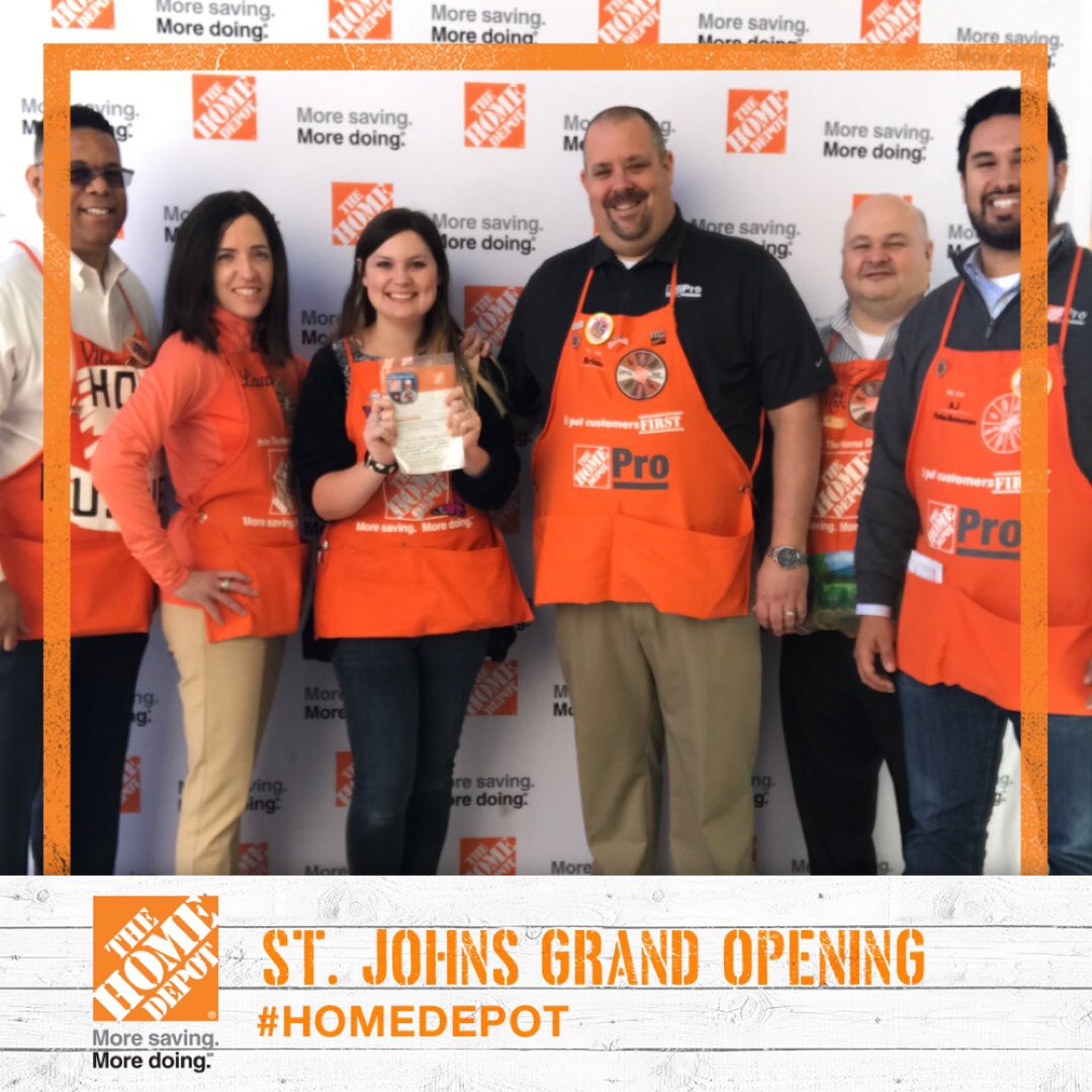 lwgarrison's tweet photo. Just 3 weeks into her @HomeDepot career, Macy was doing an amazing job of signing Pros up for Pro Xtra at the St Johns grand opening this morning!!! @CharlesA_Wilson @jtrievespro @FrankBlakePro https://t.co/cb0P7SzdJF