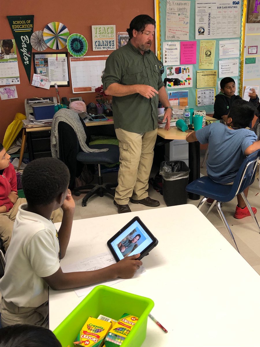 CarleneGrossi's tweet photo. Science comes alive. Notice the picture on the student’s iPad. #ccpssuccess #pinecrestsoars https://t.co/cUPX3Q4O06
