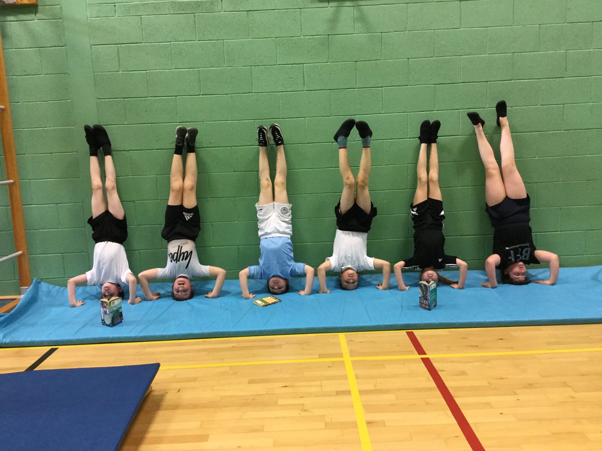 ClaypottsPS's tweet image. #WorldBookDay2019 #ReadingInUnusualPlaces #DevelopingStrength #BalanceAndControl
P6b again!  Not sure who&apos;s going to turn the pages though … 😀