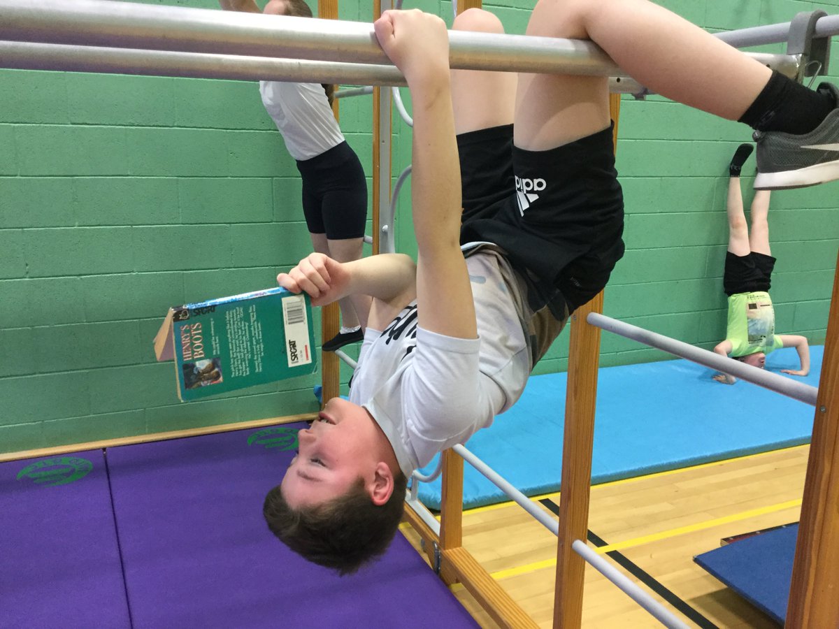 ClaypottsPS's tweet image. #WorldBookDay2019 #ReadingInUnusualPlaces #DevelopingStrength #BalanceAndControl
P6b again!  Not sure who&apos;s going to turn the pages though … 😀