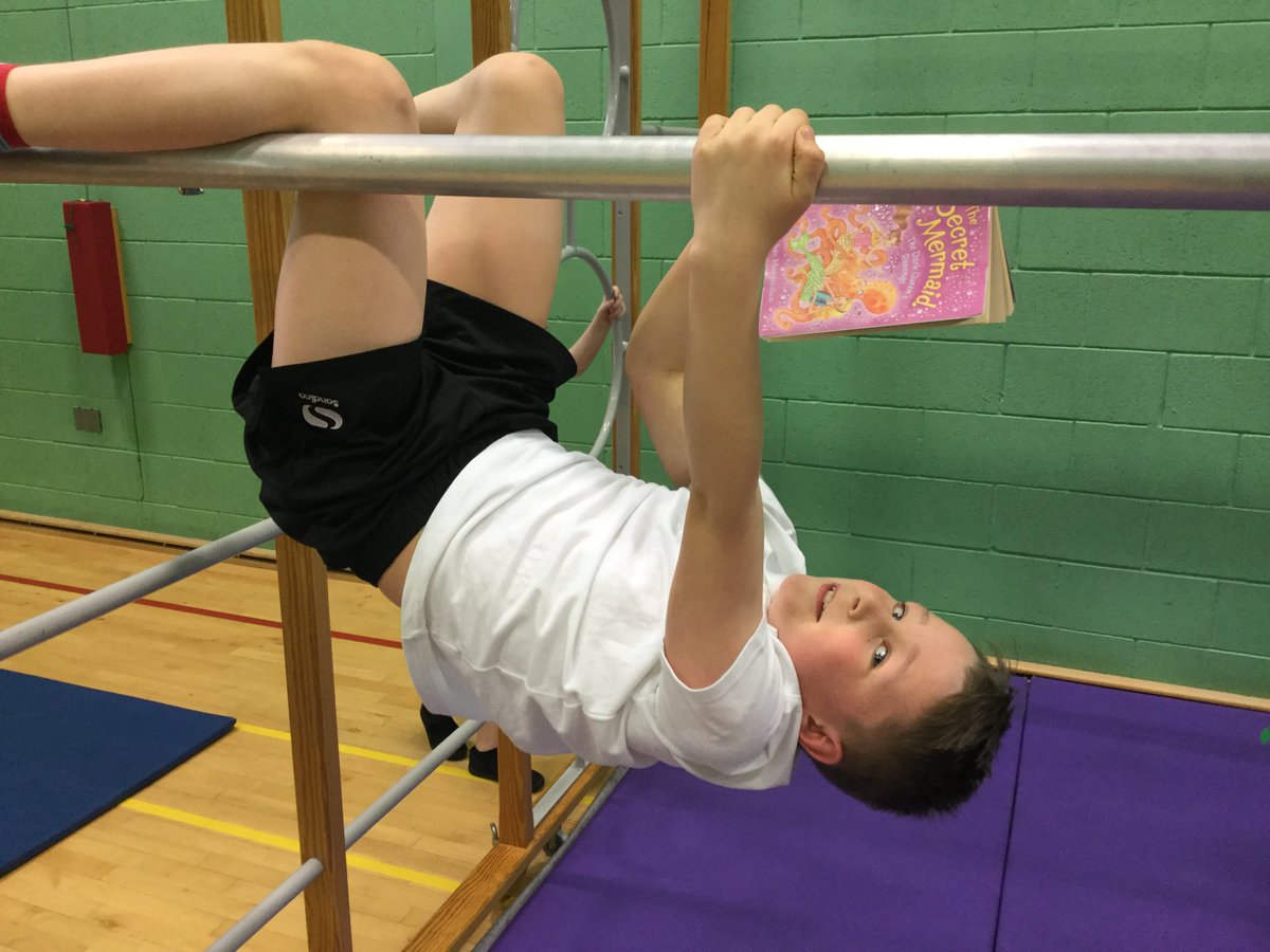 ClaypottsPS's tweet image. #WorldBookDay2019 #ReadingInUnusualPlaces #DevelopingStrength #BalanceAndControl
P6b again!  Not sure who&apos;s going to turn the pages though … 😀