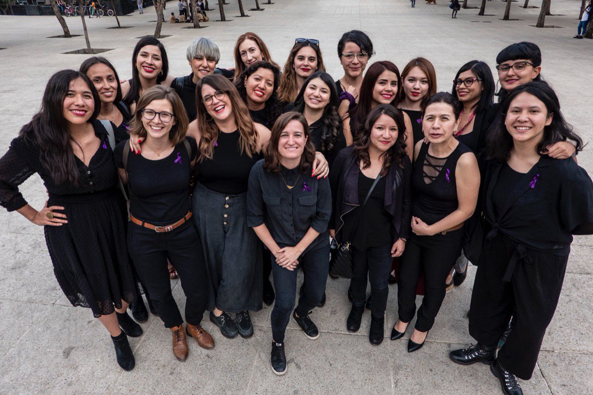 Las periodistas de <a href="/elpais_america/">EL PAÍS América</a>  se unen a la huelga feminista de este #8M por #1000Motivos  #DíaDeLaMujer👩👱‍♀️👩‍🦰👩‍🦱🙋‍♀️ ow.ly/8zxm30nXIu6 Fotos 📷: <a href="/mexhector/">Hector Guerrero</a>