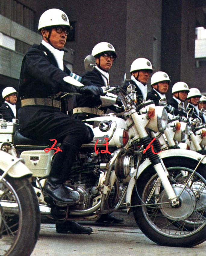 警察ちょっとメモ・・・ドカヘル・・・昭和時代の警察のヘルメットは 