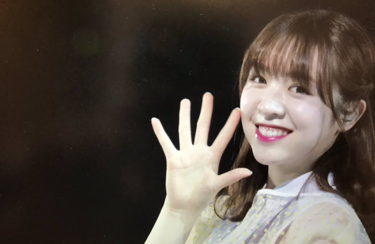 昔のアンダラの生まれたままででは1番端っこだったみり愛がバスラでセンターを代わりに入ったのを見て凄い努力をして上がってきたんだなってことを感じる。