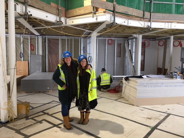 maggiesmarsden's tweet photo. Great to meet Laura from @ComActionSutton this morning at @maggiesmarsden! It's so exciting to see the progress that has been in just one week! #openingsummer #countdownison https://t.co/rkcpmWhoep