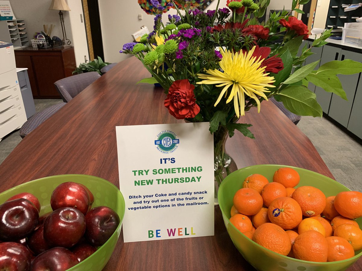 Counselor_View's tweet photo. Our Wellness Committee is asking us to skip our visit to the vending machine and Try Something New Thursday by getting in some extra fruits to #BeWell this March.  Thanks to @CreekViewES PTA for funding this healthy snack! #CVESTogetherWeAreOne https://t.co/tB2wxZSADQ