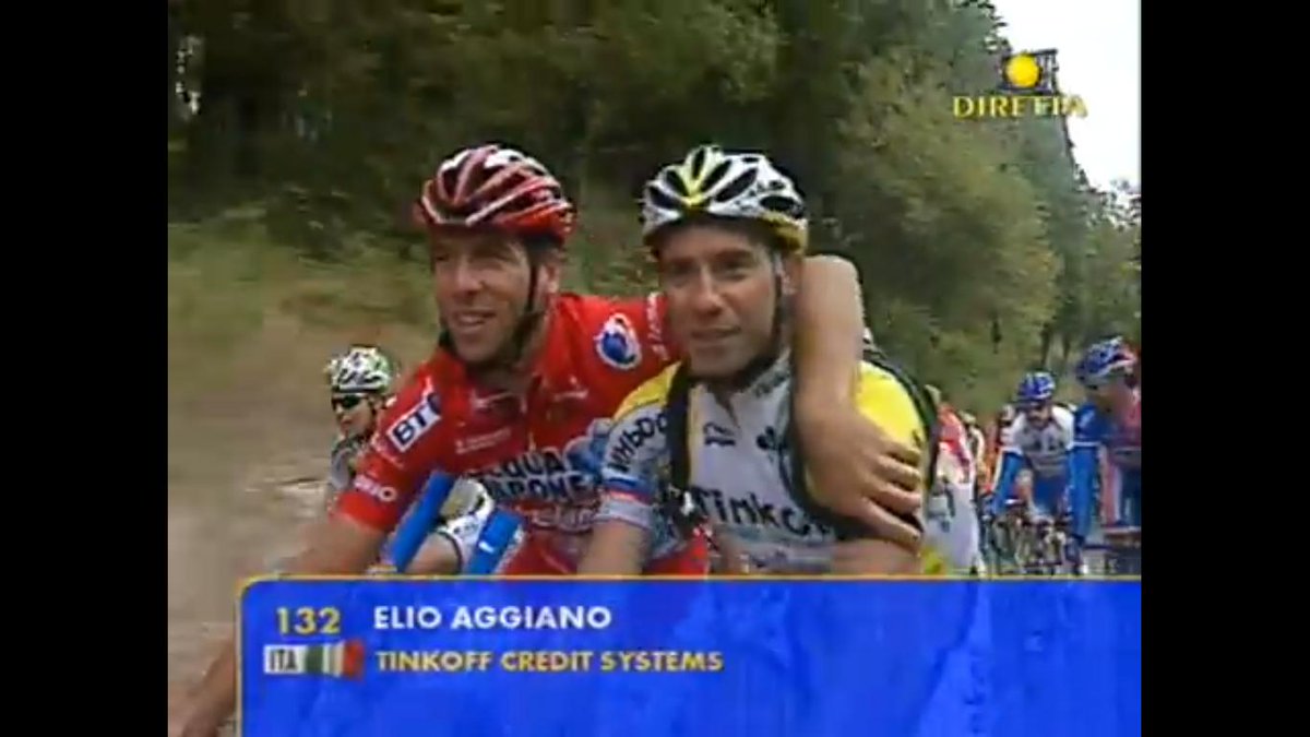 Bielalibre's tweet photo. Ahí tienen a Elio Aggiano. Fue el 1º fugado de la historia de la @StradeBianche

En 2007, primera edición de la carrera (pactado o no) arrancó de salida. Iba con dos tubulares cogidos a los hombros. Al paso del pelotón, se echó a un lado, levantó la bici, y se retiró del ciclismo https://t.co/OOmrMDPH6E